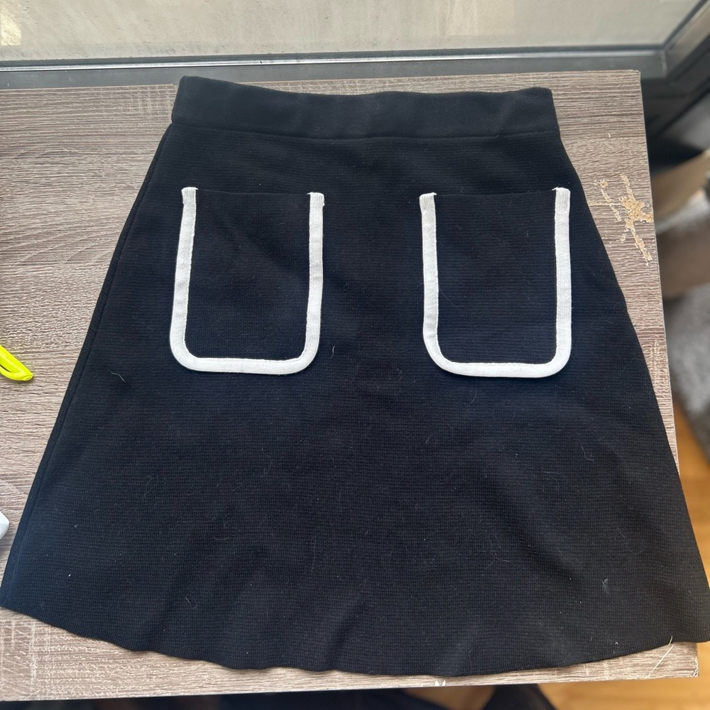 Knit Black and white skirt (small)